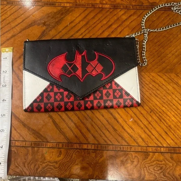Harley Quinn x Batman Clutch – Red, Black & White - Picture 4 of 9